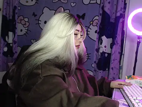 lussyevans24 online show from May 14, 2026, 4:52 am