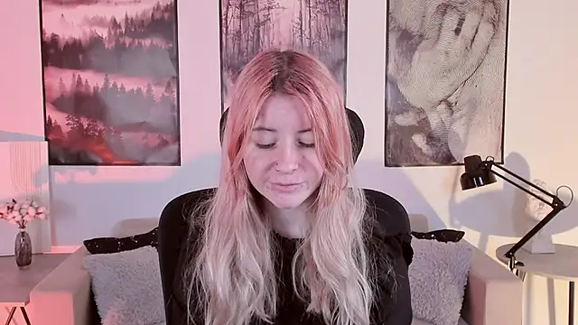 LexiWenford online show from December 11, 2024, 3:35 am