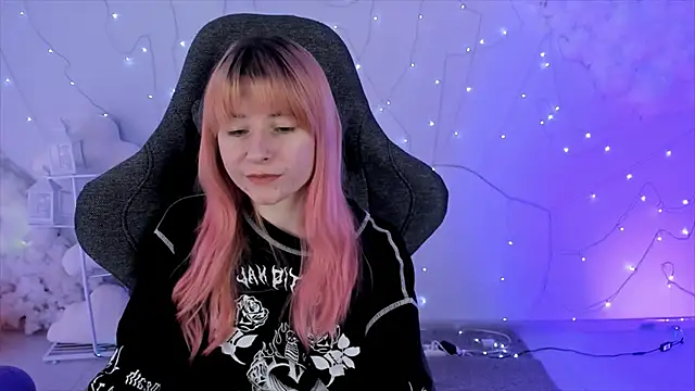 LexiWenford online show from February 7, 2025, 5:52 am