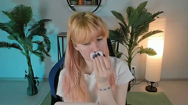 LexiWenford online show from March 11, 2025, 2:43 am