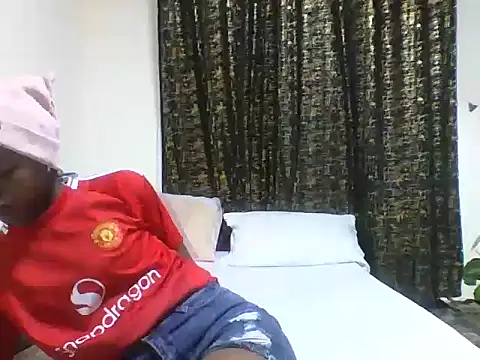 Snapshot of Petite_doll20 chatting on January 13, 2026, 1:16 pm Petite doll20 online show from January 13, 2026, 1:16 pm