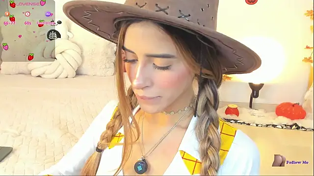 StormiRusso online show from October 24, 2025, 1:35 am