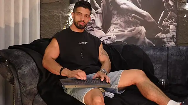 DannSaenz online show from November 26, 2025, 8:43 pm