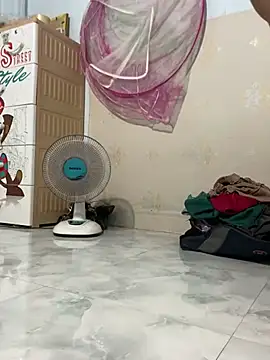 Snapshot of Linaannn chatting on March 12, 2025, 10:37 am Linaannn online show from March 12, 2025, 10:37 am