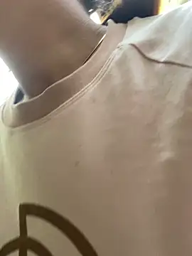 Snapshot of Linaannn chatting on March 12, 2025, 11:22 pm Linaannn online show from March 12, 2025, 11:22 pm