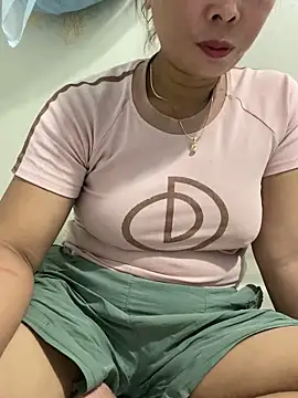 Snapshot of Linaannn chatting on March 15, 2025, 11:17 pm Linaannn online show from March 15, 2025, 11:17 pm