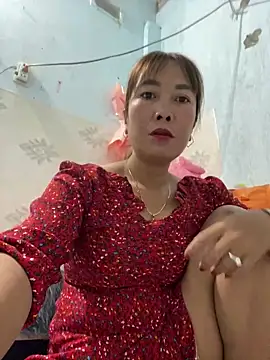 Snapshot of Linaannn chatting on March 18, 2025, 11:42 pm Linaannn online show from March 18, 2025, 11:42 pm