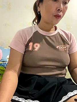 Snapshot of Linaannn chatting on September 14, 2025, 12:26 pm Linaannn online show from September 14, 2025, 12:26 pm