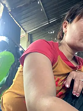 Snapshot of Linaannn chatting on September 16, 2025, 3:18 am Linaannn online show from September 16, 2025, 3:18 am