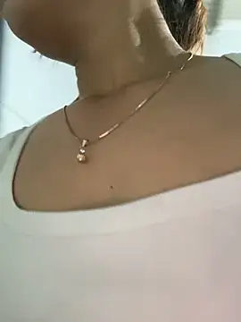 Snapshot of Linaannn chatting on October 22, 2025, 3:29 am Linaannn online show from October 22, 2025, 3:29 am