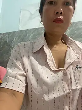 Snapshot of Linaannn chatting on November 2, 2025, 9:39 pm Linaannn online show from November 2, 2025, 9:39 pm