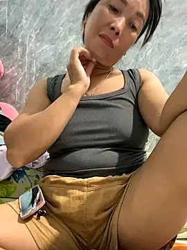 Snapshot of Linaannn chatting on November 11, 2025, 12:38 pm Linaannn online show from November 11, 2025, 12:38 pm