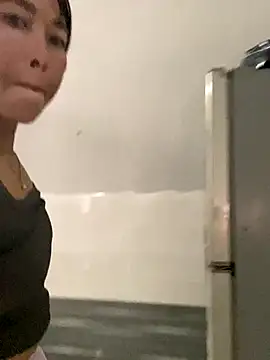 Snapshot of Linaannn chatting on November 12, 2025, 2:12 am Linaannn online show from November 12, 2025, 2:12 am