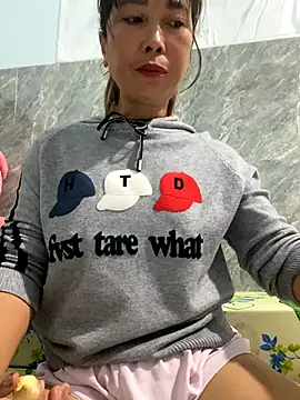 Snapshot of Linaannn chatting on November 20, 2025, 11:59 pm Linaannn online show from November 20, 2025, 11:59 pm