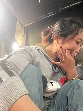 Snapshot of Linaannn chatting on November 25, 2025, 6:02 am Linaannn online show from November 25, 2025, 6:02 am