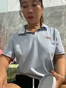 Snapshot of Linaannn chatting on November 29, 2025, 11:19 pm Linaannn online show from November 29, 2025, 11:19 pm