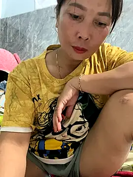 Snapshot of Linaannn chatting on December 5, 2025, 11:41 am Linaannn online show from December 5, 2025, 11:41 am