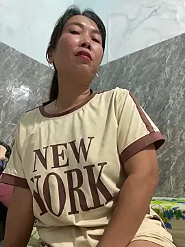 Snapshot of Linaannn chatting on December 16, 2025, 12:04 am Linaannn online show from December 16, 2025, 12:04 am