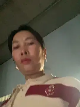 Snapshot of Linaannn chatting on December 19, 2025, 2:29 am Linaannn online show from December 19, 2025, 2:29 am