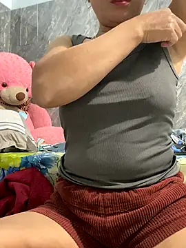 Snapshot of Linaannn chatting on January 6, 2026, 12:09 pm Linaannn online show from January 6, 2026, 12:09 pm