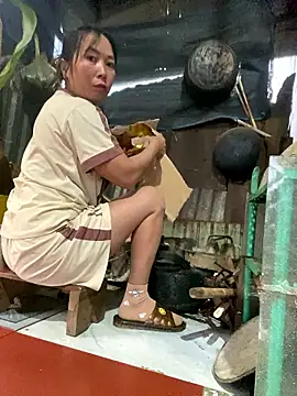 Snapshot of Linaannn chatting on January 7, 2026, 11:51 pm Linaannn online show from January 7, 2026, 11:51 pm