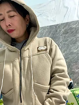 Snapshot of Linaannn chatting on January 8, 2026, 11:40 pm Linaannn online show from January 8, 2026, 11:40 pm