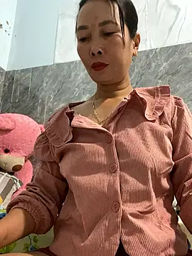 Snapshot of Linaannn chatting on January 12, 2026, 11:54 pm Linaannn online show from January 12, 2026, 11:54 pm