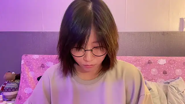 Snapshot of Ashepova000 chatting on December 4, 2024, 1:09 pm Ashepova000 online show from December 4, 2024, 1:09 pm