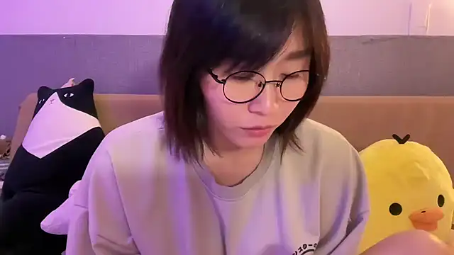 Snapshot of Ashepova000 chatting on December 10, 2024, 12:05 pm Ashepova000 online show from December 10, 2024, 12:05 pm