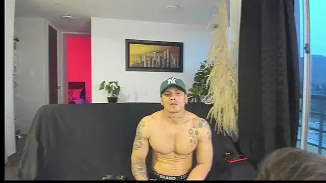 Snapshot of MARCELOANDLUCIAN chatting on September 23, 2025, 10:57 pm MARCELOANDLUCIAN online show from September 23, 2025, 10:57 pm