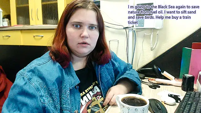 Snapshot of daisy_low chatting on December 14, 2025, 7:40 pm daisy low online show from December 14, 2025, 7:40 pm