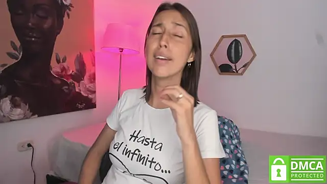 Snapshot of aleja_rythm chatting on October 28, 2025, 7:05 pm aleja rythm online show from October 28, 2025, 7:05 pm