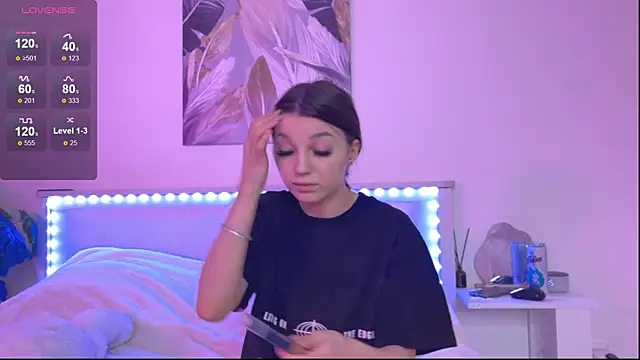 Veronica leal online show from October 28, 2025, 9:46 am