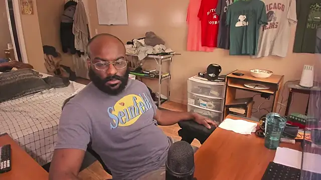 Snapshot of MrChuckDailyXXX chatting on October 8, 2025, 5:21 pm MrChuckDailyXXX online show from October 8, 2025, 5:21 pm