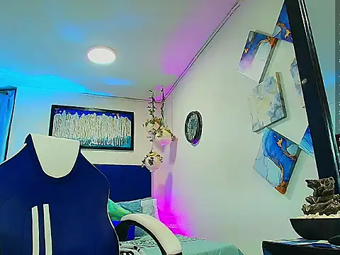 Snapshot of Adil_aminn chatting on November 6, 2025, 7:04 pm Adil aminn online show from November 6, 2025, 7:04 pm