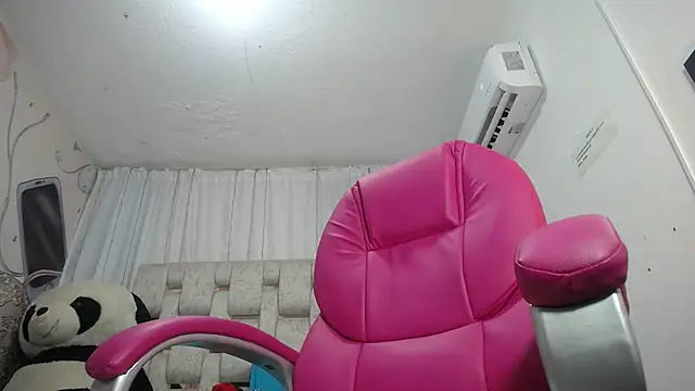 EMMA SWEETT1 online show from November 14, 2025, 12:48 pm