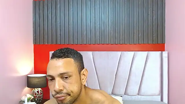 Snapshot of Thiago_Summers chatting on December 16, 2025, 2:33 pm Thiago Summers online show from December 16, 2025, 2:33 pm