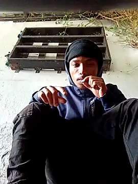 Snapshot of slimmydaddy69 chatting on March 12, 2026, 12:33 pm slimmydaddy69 online show from March 12, 2026, 12:33 pm