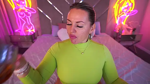 KiraCandyS online show from September 25, 2025, 8:56 pm