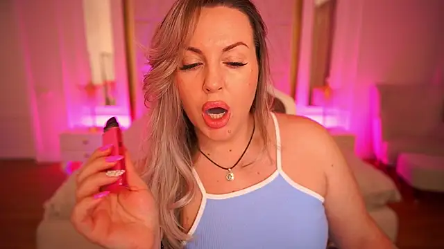 KiraCandyS online show from February 8, 2026, 10:13 pm