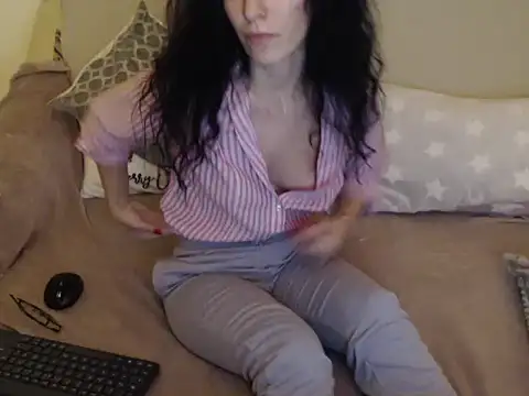 Snapshot of Emmatoo chatting on February 13, 2026, 10:28 pm Emmatoo online show from February 13, 2026, 10:28 pm