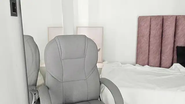 Snapshot of celestica_rose chatting on January 5, 2026, 7:50 pm celestica rose online show from January 5, 2026, 7:50 pm