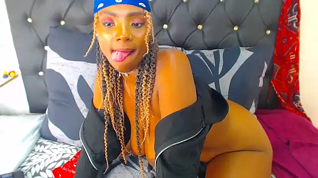 Snapshot of SAVAGExBOO chatting on December 5, 2024, 5:04 am SAVAGExBOO online show from December 5, 2024, 5:04 am