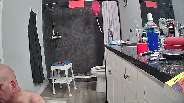 Snapshot of lou63ponce chatting on February 27, 2026, 10:43 pm lou63ponce online show from February 27, 2026, 10:43 pm