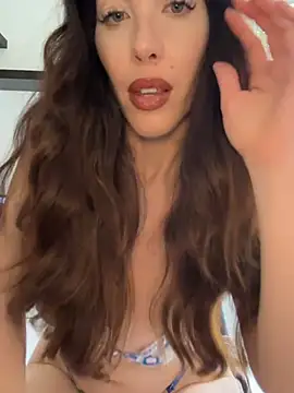 Snapshot of Eyline chatting on April 11, 2026, 9:46 am Eyline online show from April 11, 2026, 9:46 am