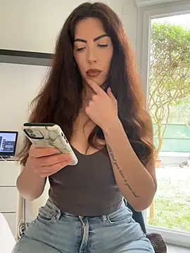 Snapshot of Eyline chatting on April 12, 2026, 9:36 am Eyline online show from April 12, 2026, 9:36 am