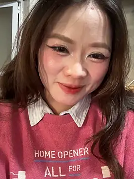 Snapshot of Hellen_111 chatting on October 28, 2025, 8:18 am Hellen 111 online show from October 28, 2025, 8:18 am