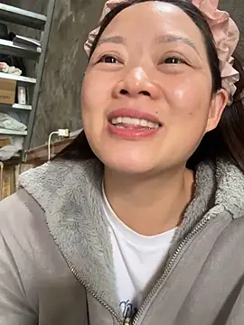 Snapshot of Hellen_111 chatting on October 30, 2025, 6:37 am Hellen 111 online show from October 30, 2025, 6:37 am