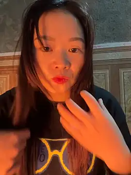 Snapshot of Hellen_111 chatting on November 6, 2025, 2:12 am Hellen 111 online show from November 6, 2025, 2:12 am