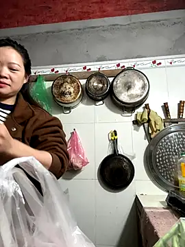 Snapshot of Hellen_111 chatting on November 18, 2025, 4:17 am Hellen 111 online show from November 18, 2025, 4:17 am